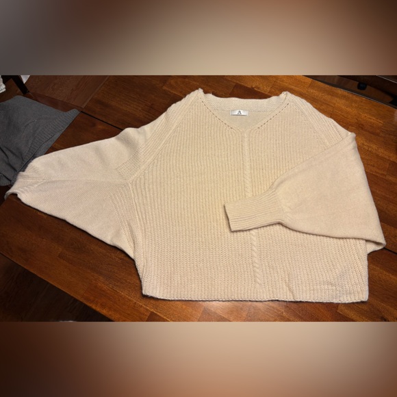 Junior’s sweater - Picture 2 of 4